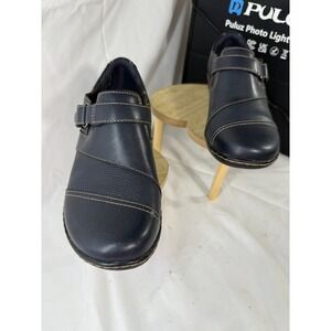 CLARKS LEATHER SHOES NVY BLUE WITH VELCO OPENING.BRAND NEW NEVER WORN Size 8.5